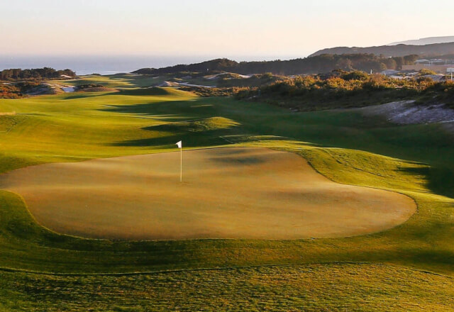 Golfen auf dem Golfplatz West Cliffs, Portugal