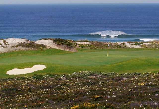 Golfen auf dem Golfplatz West Cliffs, Portugal